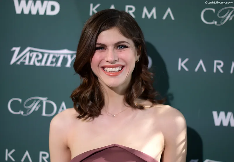 Alexandra Daddario photo 23 of 1618