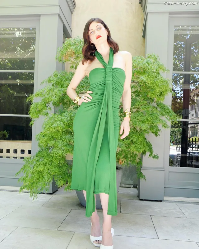 Alexandra Daddario photo 3 of 1618
