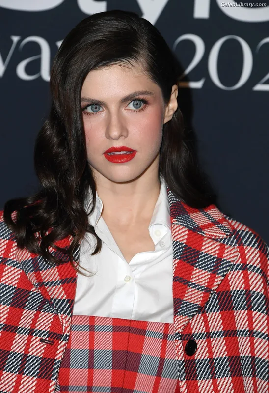 Alexandra Daddario photo 6 of 1618