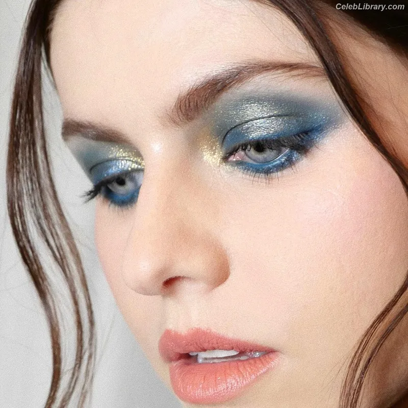 Alexandra Daddario photo 4 of 1618