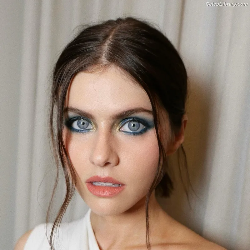 Alexandra Daddario photo 5 of 1618
