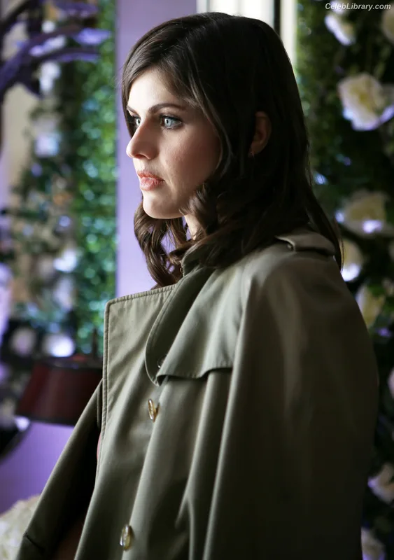 Alexandra Daddario photo 8 of 1618