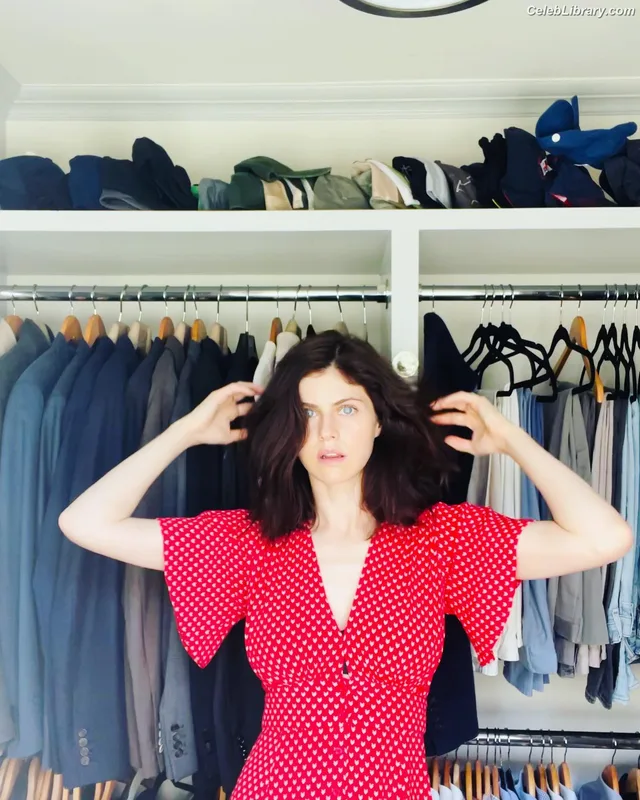 Alexandra Daddario photo 10 of 1618