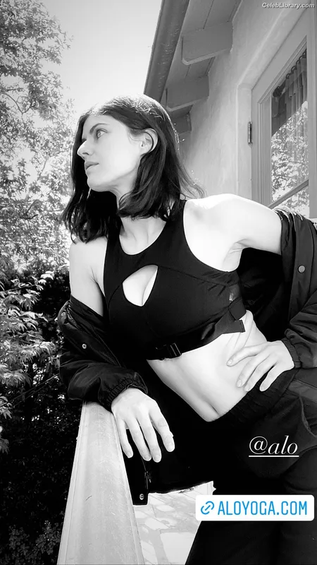 Alexandra Daddario photo 14 of 1618
