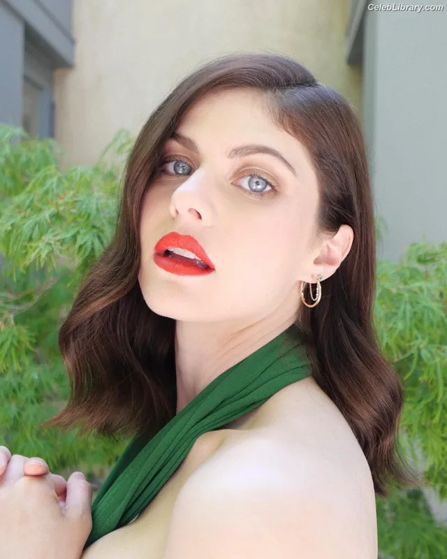 Alexandra Daddario photo 16 of 1618