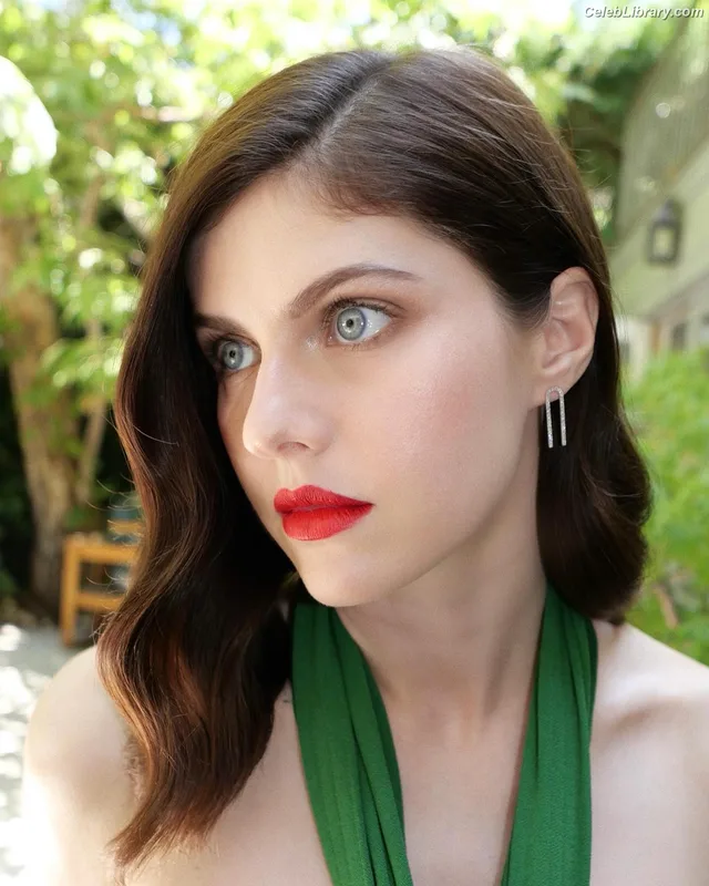 Alexandra Daddario photo 17 of 1618
