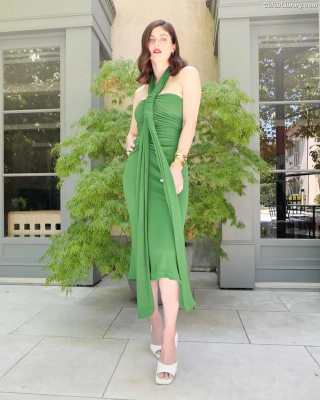 Alexandra Daddario photo 19 of 1618