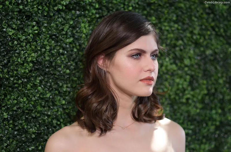 Alexandra Daddario photo 21 of 1618