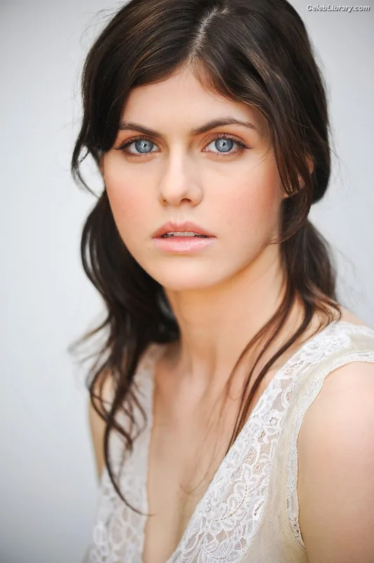 Alexandra Daddario photo 10 of 1618