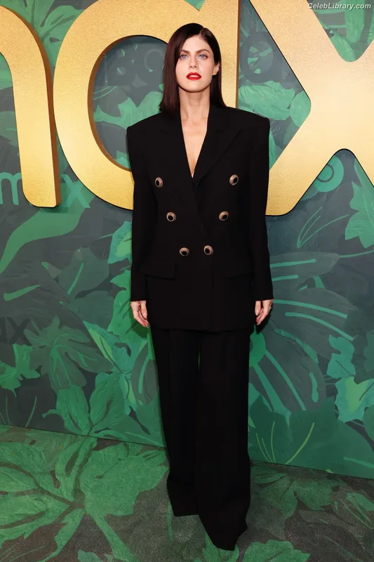 Alexandra Daddario photo 12 of 1618