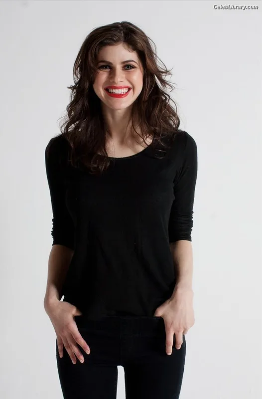 Alexandra Daddario photo 19 of 1618
