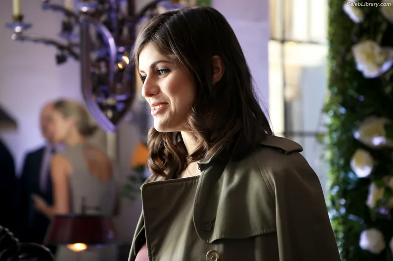 Alexandra Daddario photo 4 of 1618