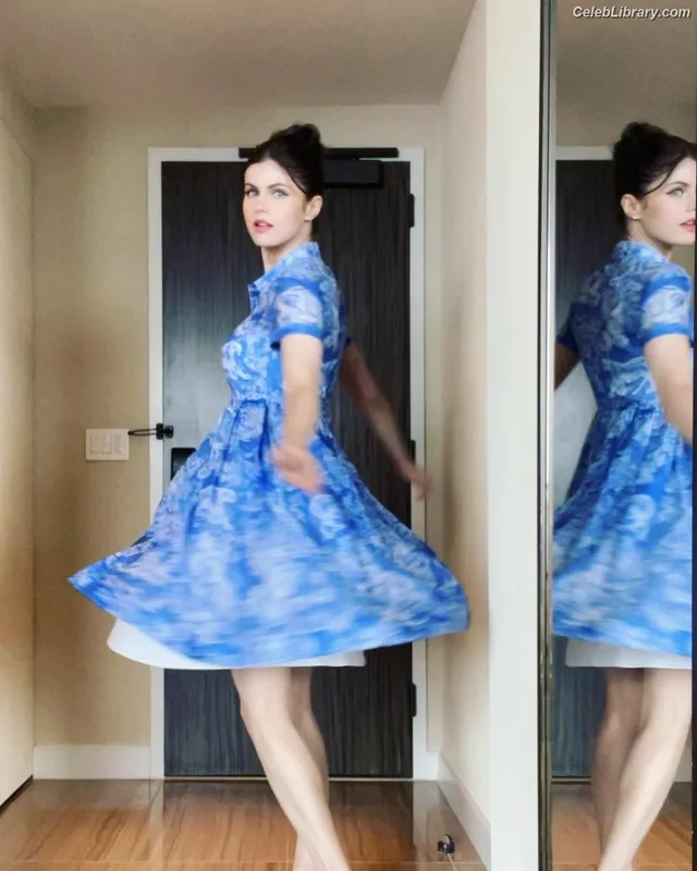 Alexandra Daddario photo 6 of 1618