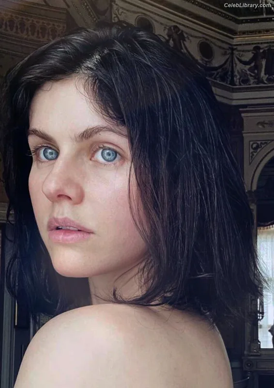 Alexandra Daddario photo 9 of 1618