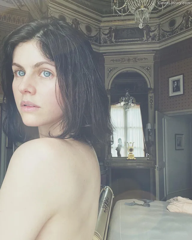 Alexandra Daddario photo 12 of 1618