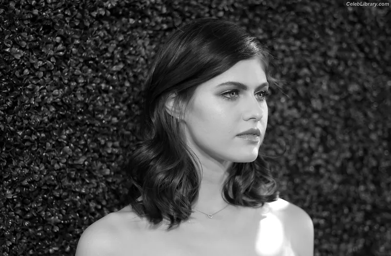 Alexandra Daddario photo 14 of 1618