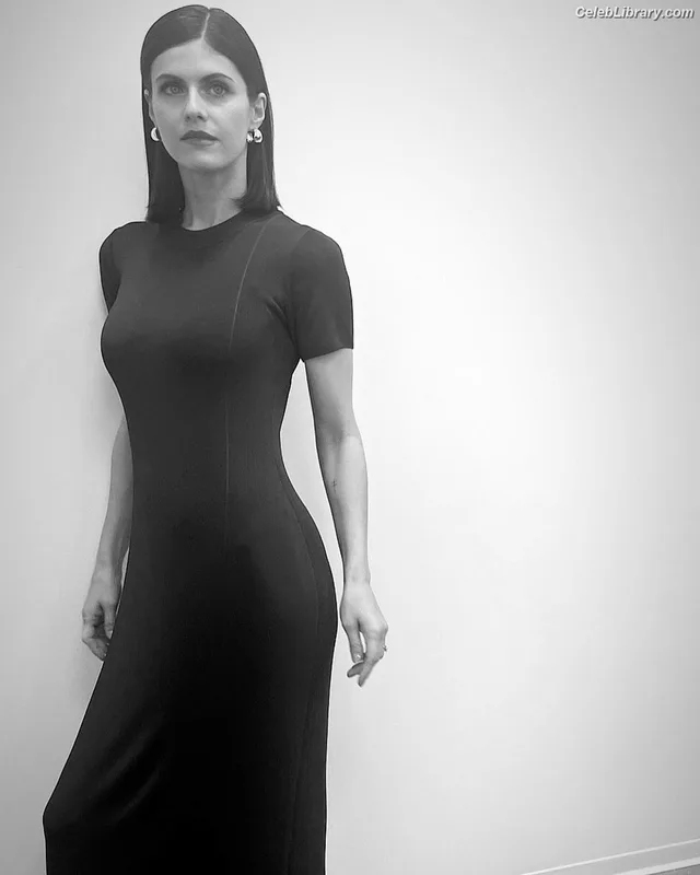 Alexandra Daddario photo 19 of 1618