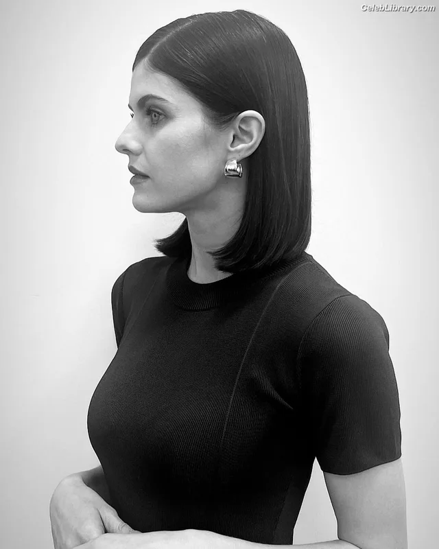 Alexandra Daddario photo 20 of 1618