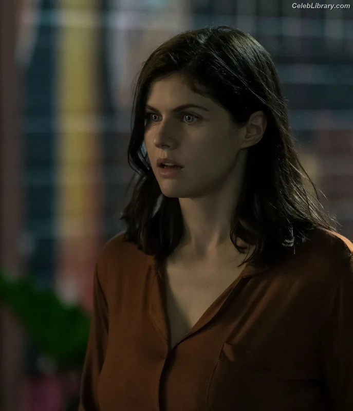 Alexandra Daddario photo 24 of 1618
