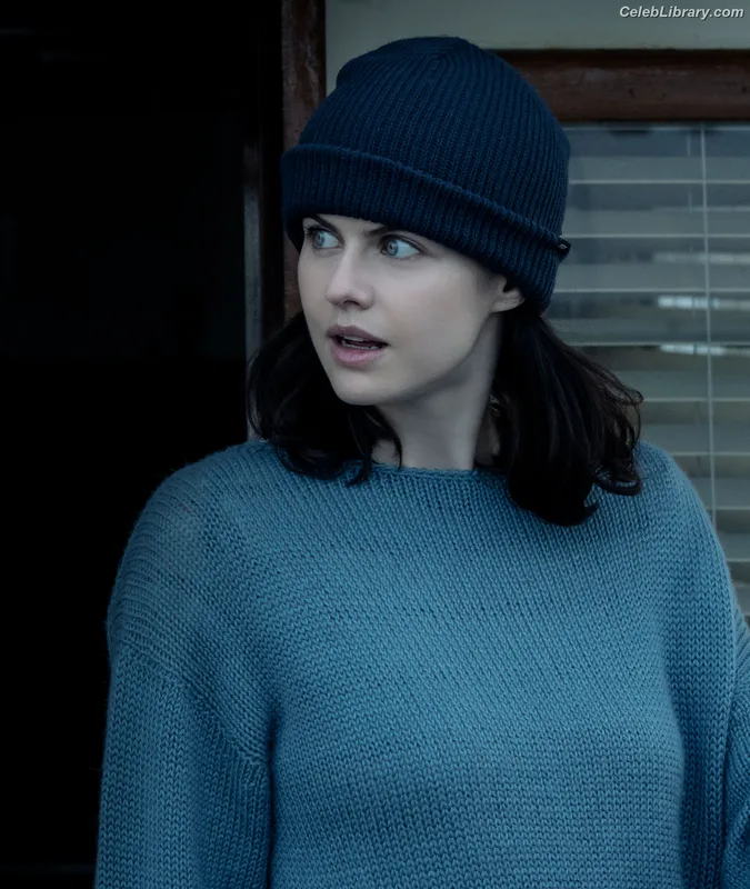 Alexandra Daddario photo 9 of 1618