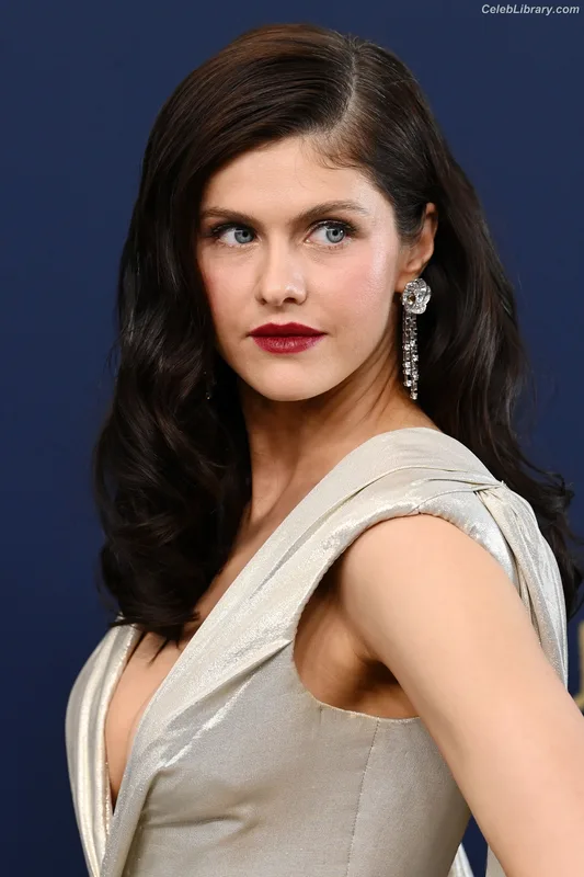 Alexandra Daddario photo 13 of 1618