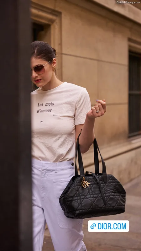 Alexandra Daddario photo 21 of 1618