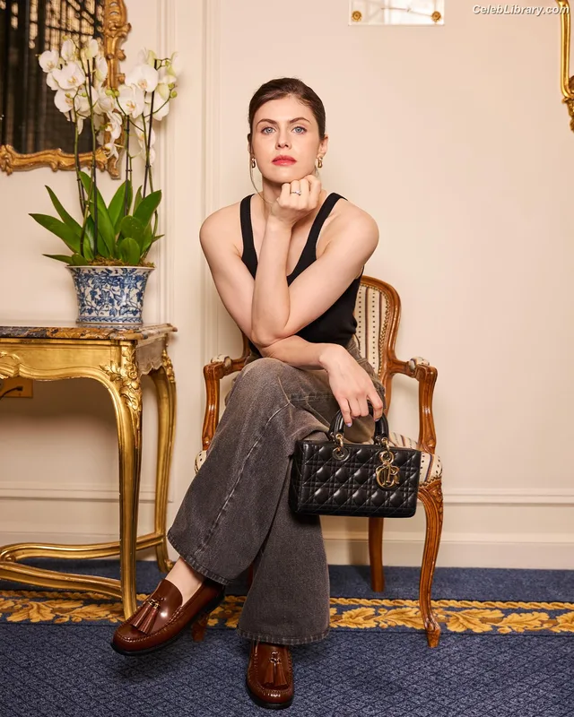Alexandra Daddario photo 24 of 1618