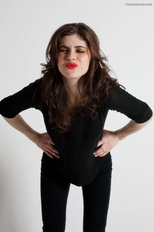 Alexandra Daddario photo 14 of 1618