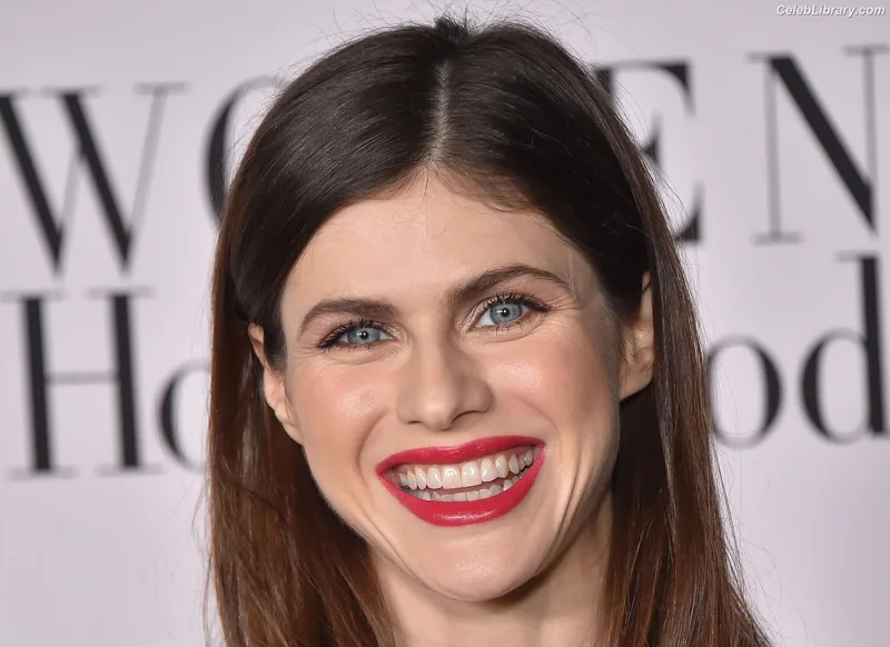 Alexandra Daddario photo 17 of 1618