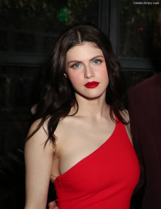 Alexandra Daddario photo 22 of 1618