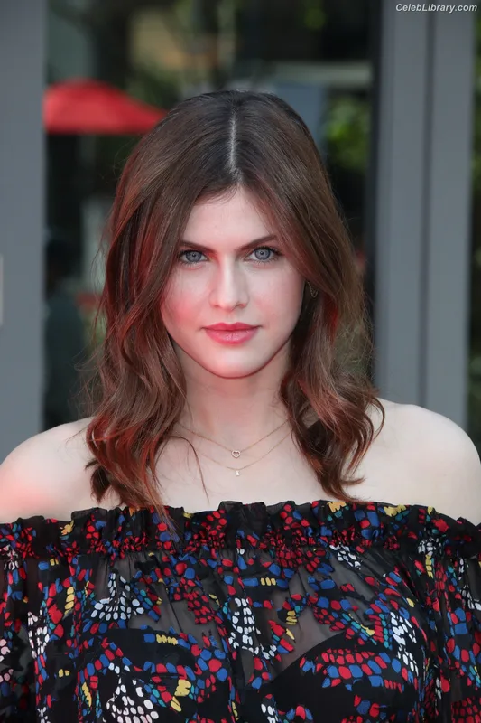 Alexandra Daddario photo 8 of 1618