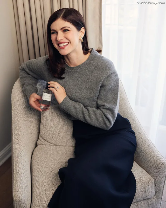 Alexandra Daddario photo 12 of 1618