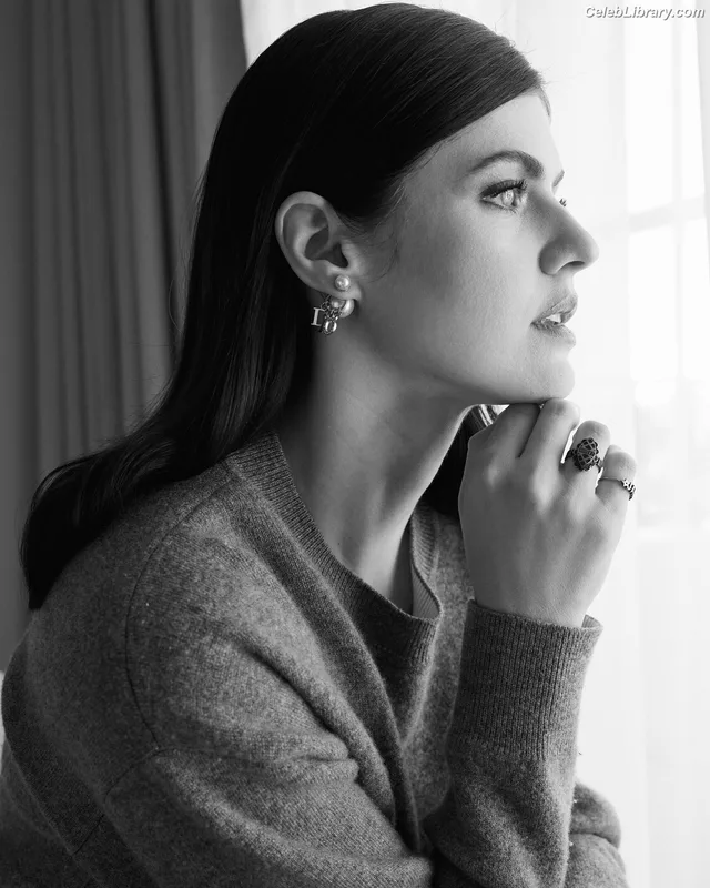 Alexandra Daddario photo 14 of 1618