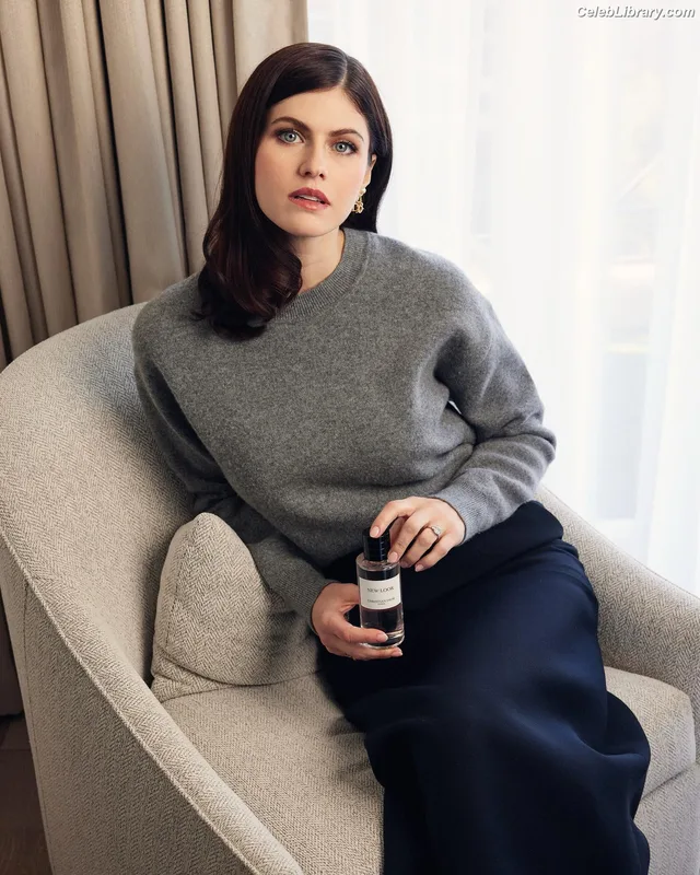 Alexandra Daddario photo 15 of 1618