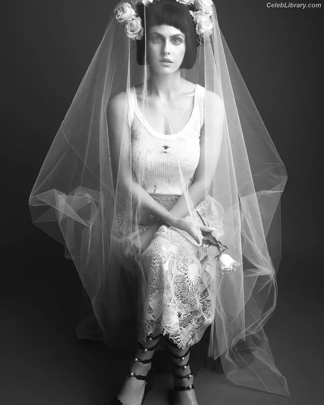 Alexandra Daddario photo 22 of 1618