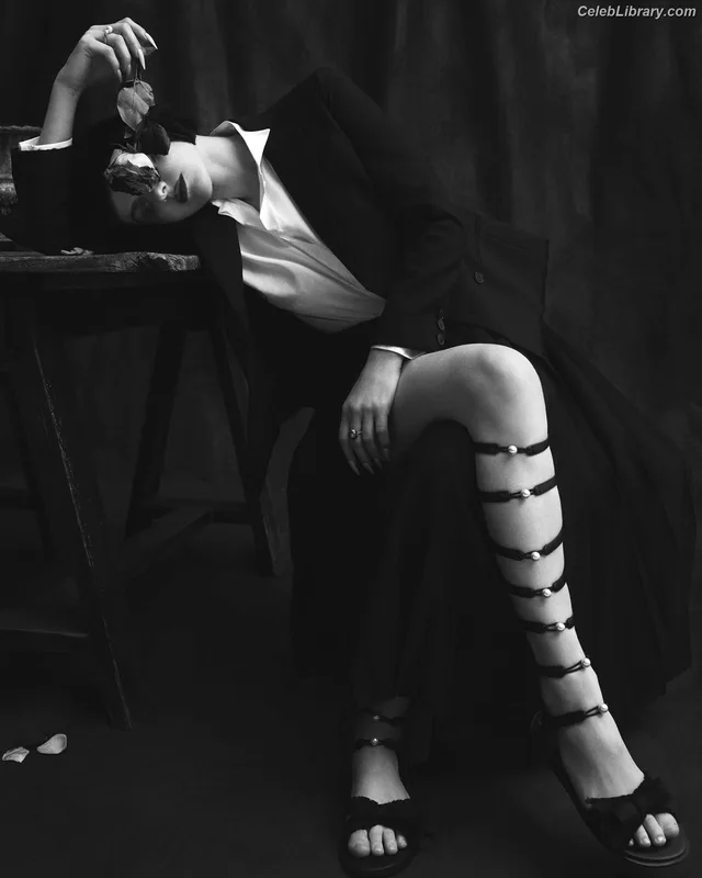 Alexandra Daddario photo 23 of 1618