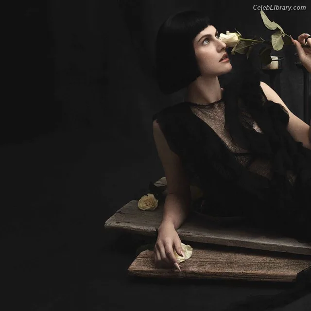 Alexandra Daddario photo 2 of 1618