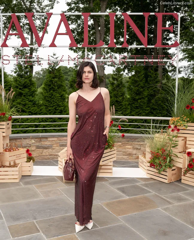 Alexandra Daddario photo 19 of 1618