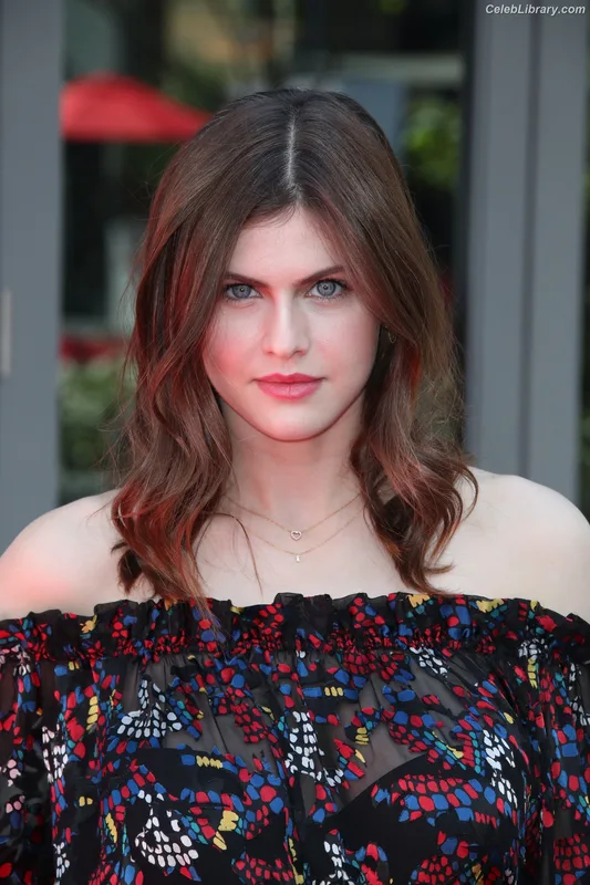 Alexandra Daddario photo 22 of 1618
