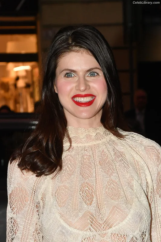 Alexandra Daddario photo 23 of 1618