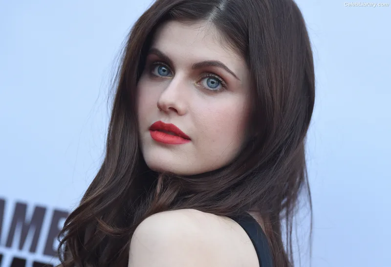 Alexandra Daddario photo 9 of 1618
