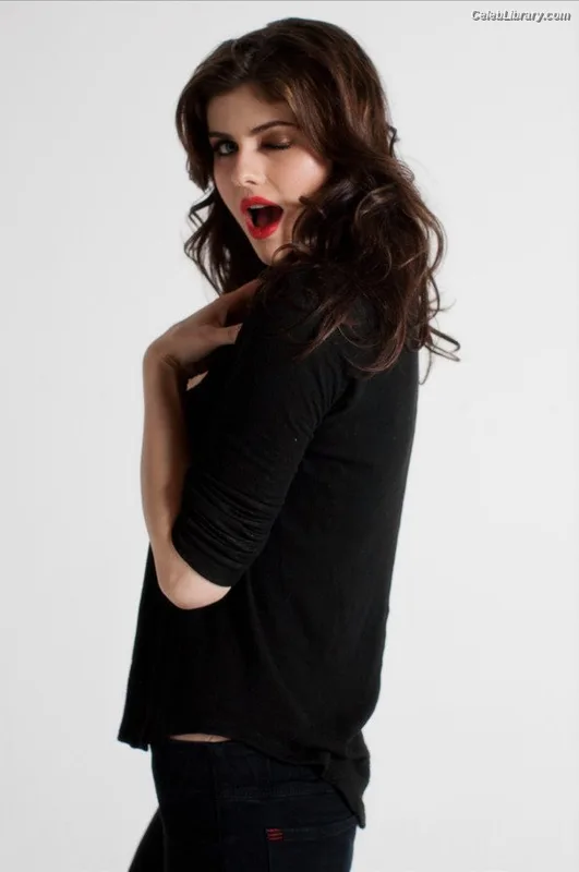 Alexandra Daddario photo 10 of 1618