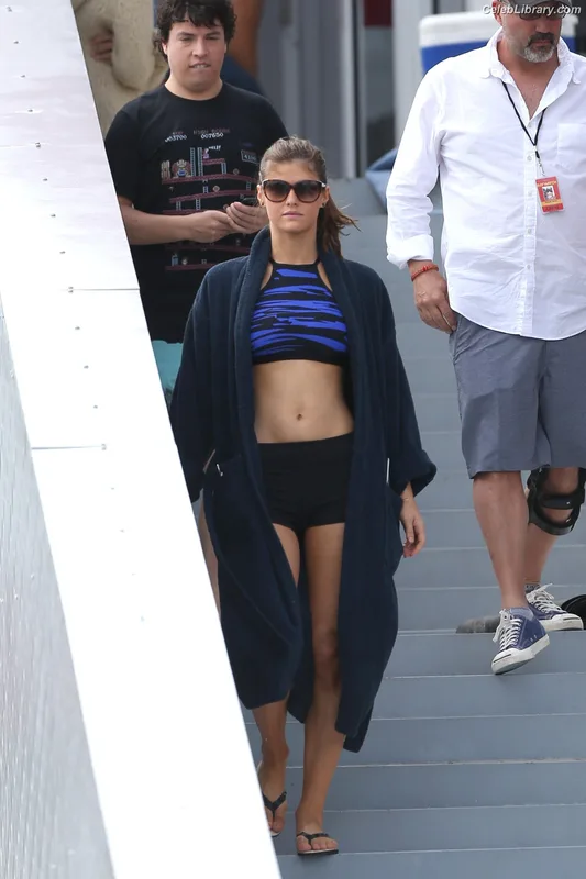 Alexandra Daddario photo 19 of 1618