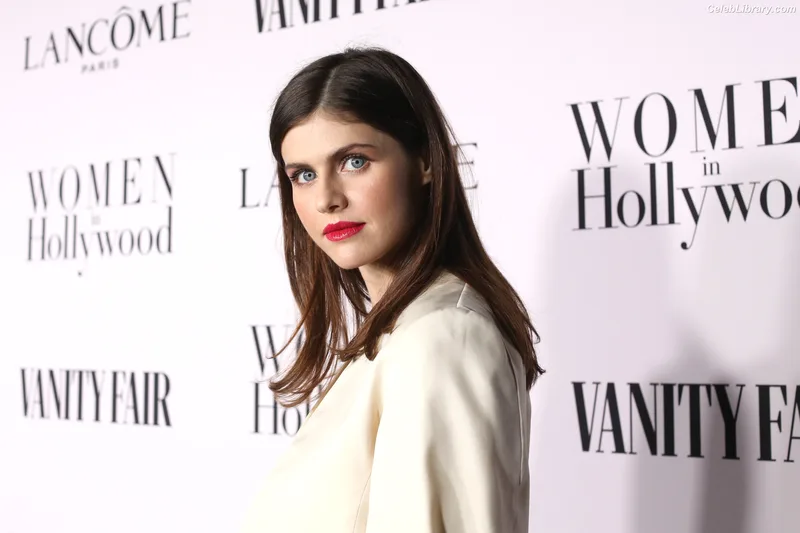Alexandra Daddario photo 21 of 1618