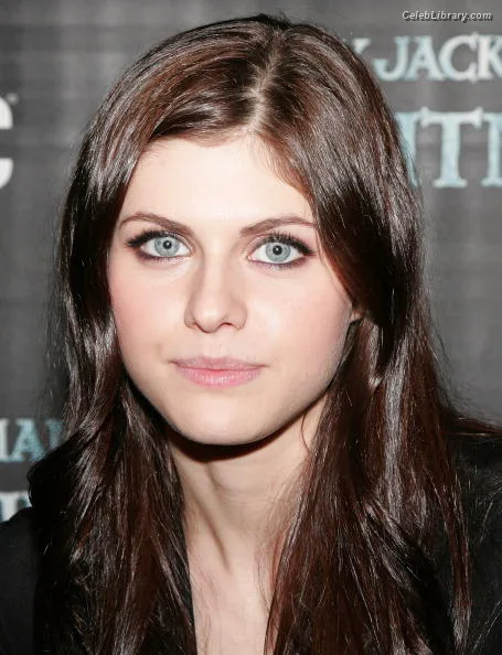 Alexandra Daddario photo 2 of 1618