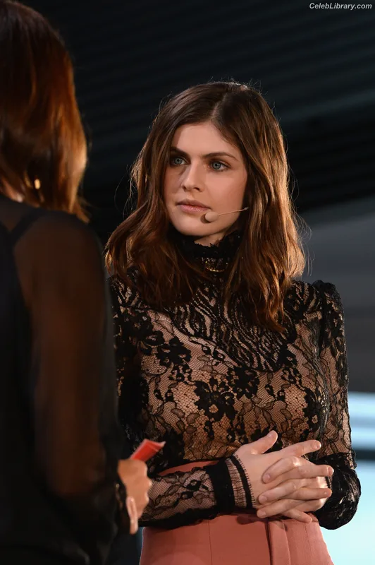 Alexandra Daddario photo 6 of 1618