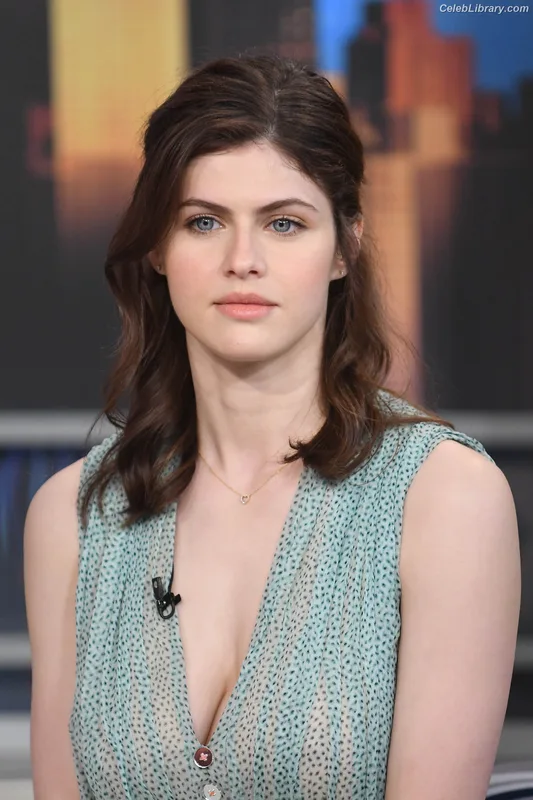 Alexandra Daddario photo 19 of 1618