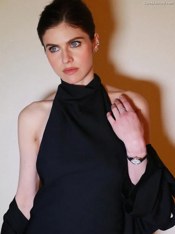 Alexandra Daddario photo 5 of 1618