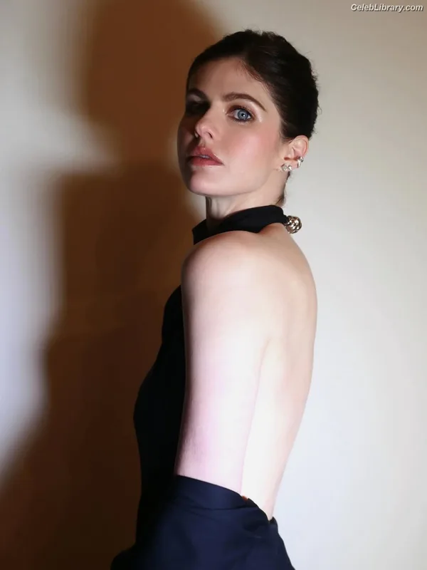 Alexandra Daddario photo 8 of 1618