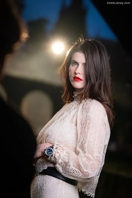 Alexandra Daddario photo 1 of 1618